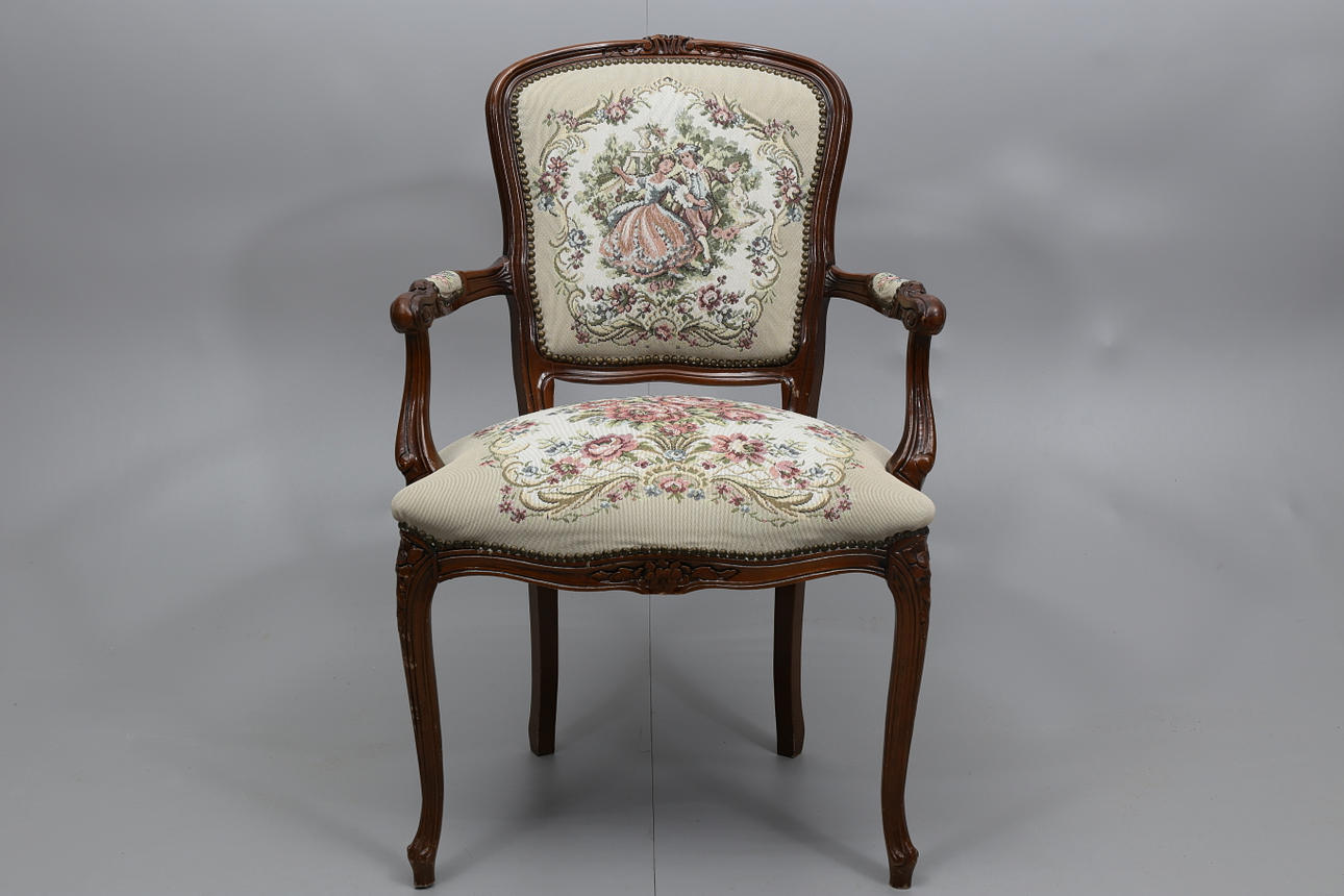 KARMSTOL, nyrokokostil, 1900-talets andra hälft.