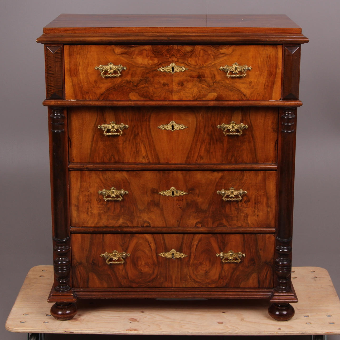 BYRÅ, Nyrenässans, omkring sekelskiftet 1900.