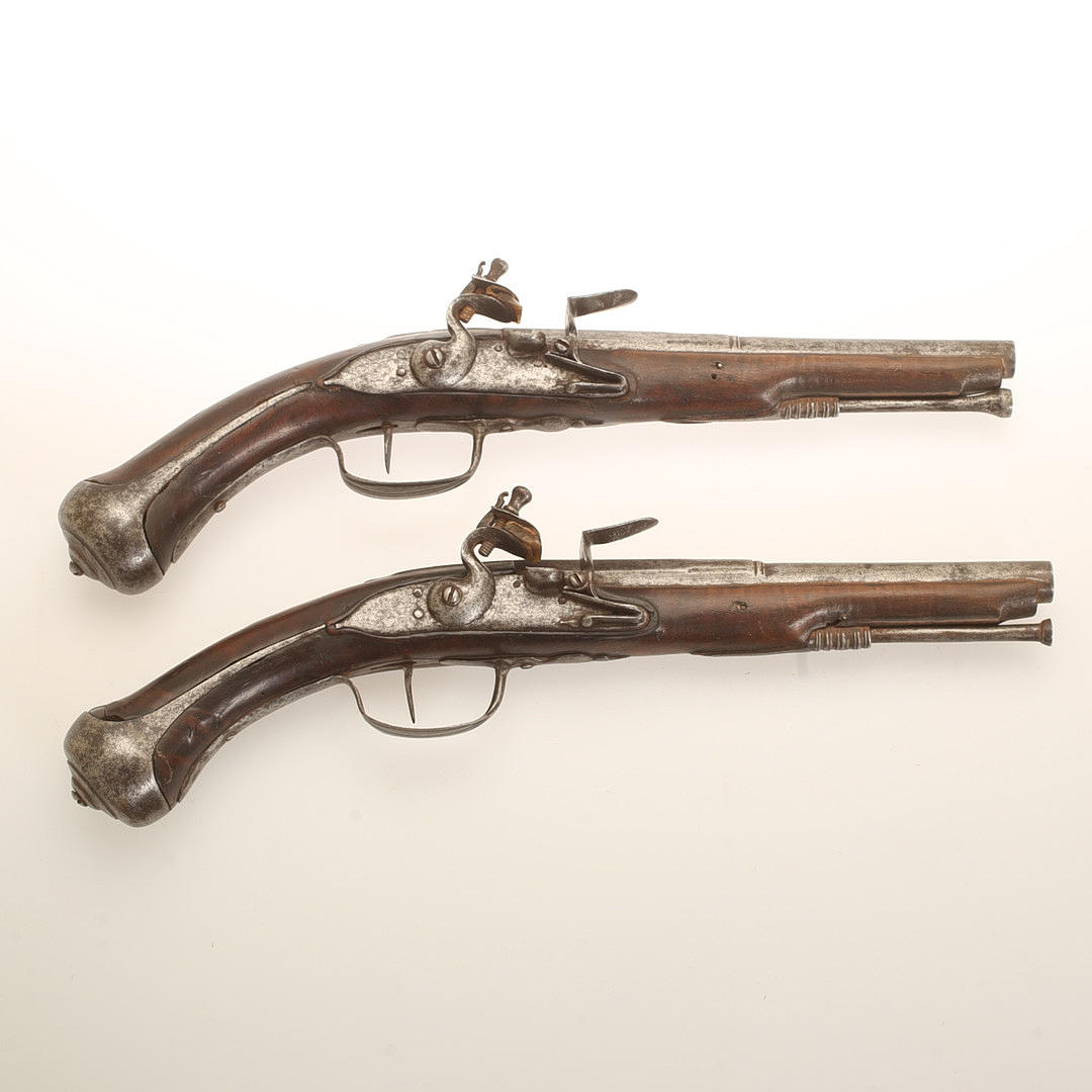 PISTOLAS, pedernal, Francia, hacia 1700.