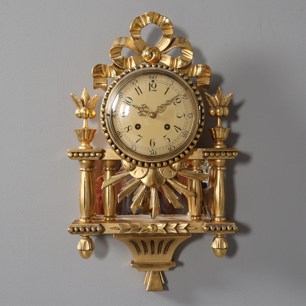 VÄGGPENDYL, gustaviansk stil, förgylld, 1900-tal.