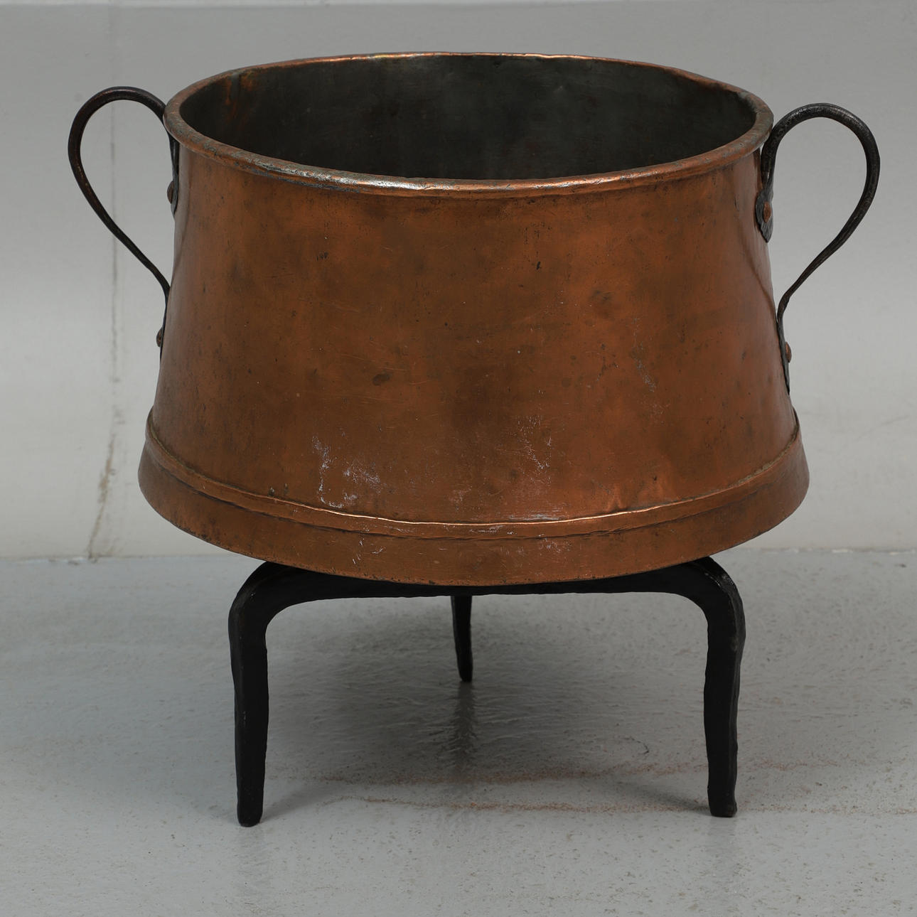 Cauldron, with stand, copper & wrought iron, 1900s.