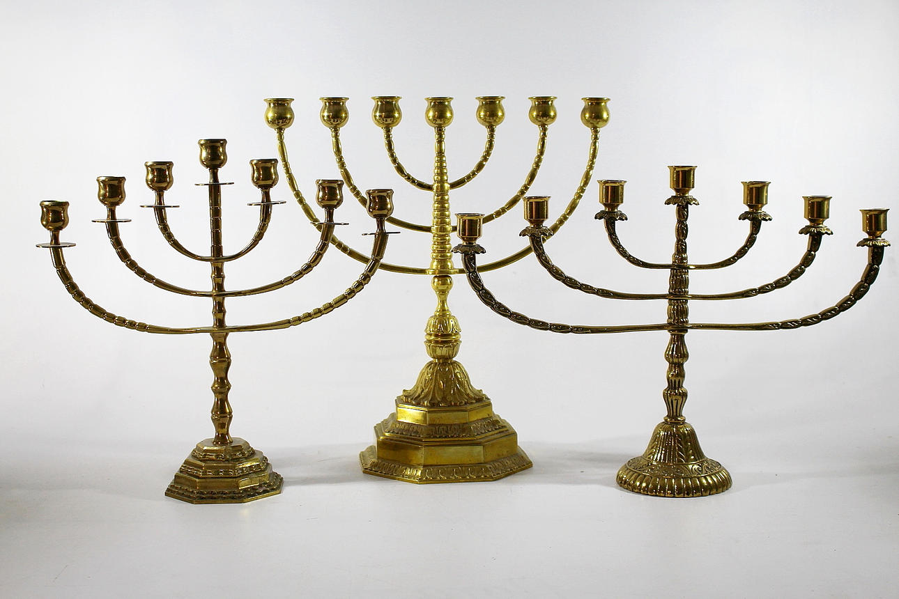 ALTARSTAKAR. 3 st, malm.