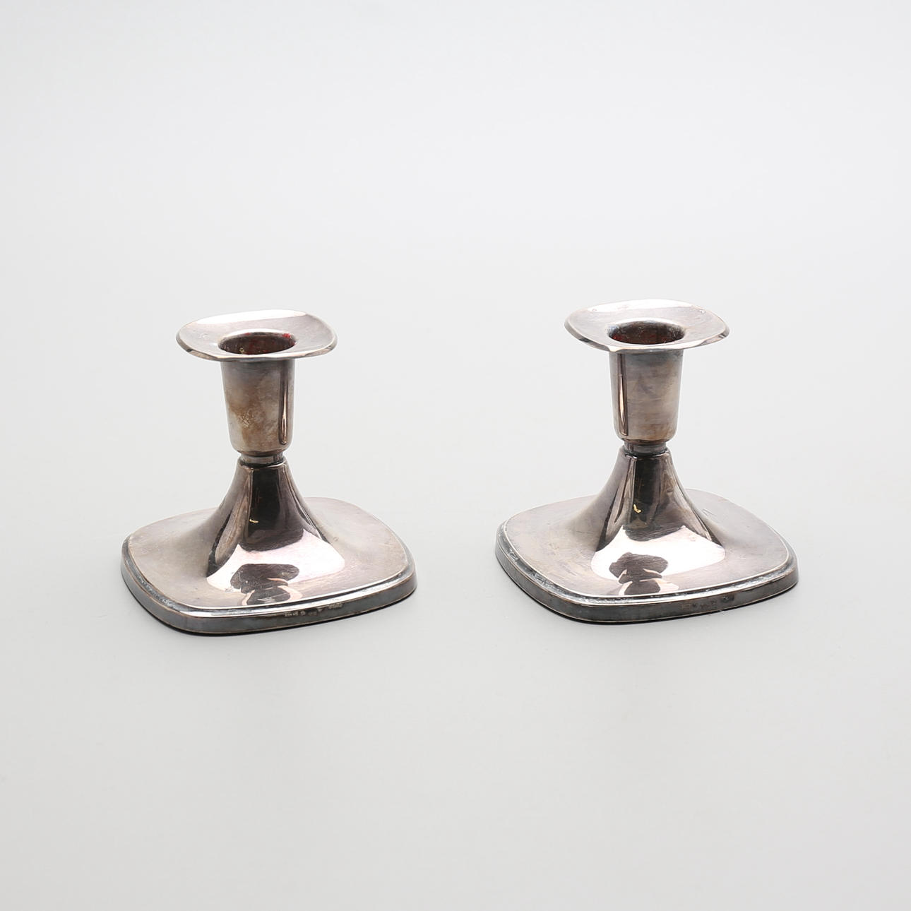 LJUSSAKAR, ett par, silver.