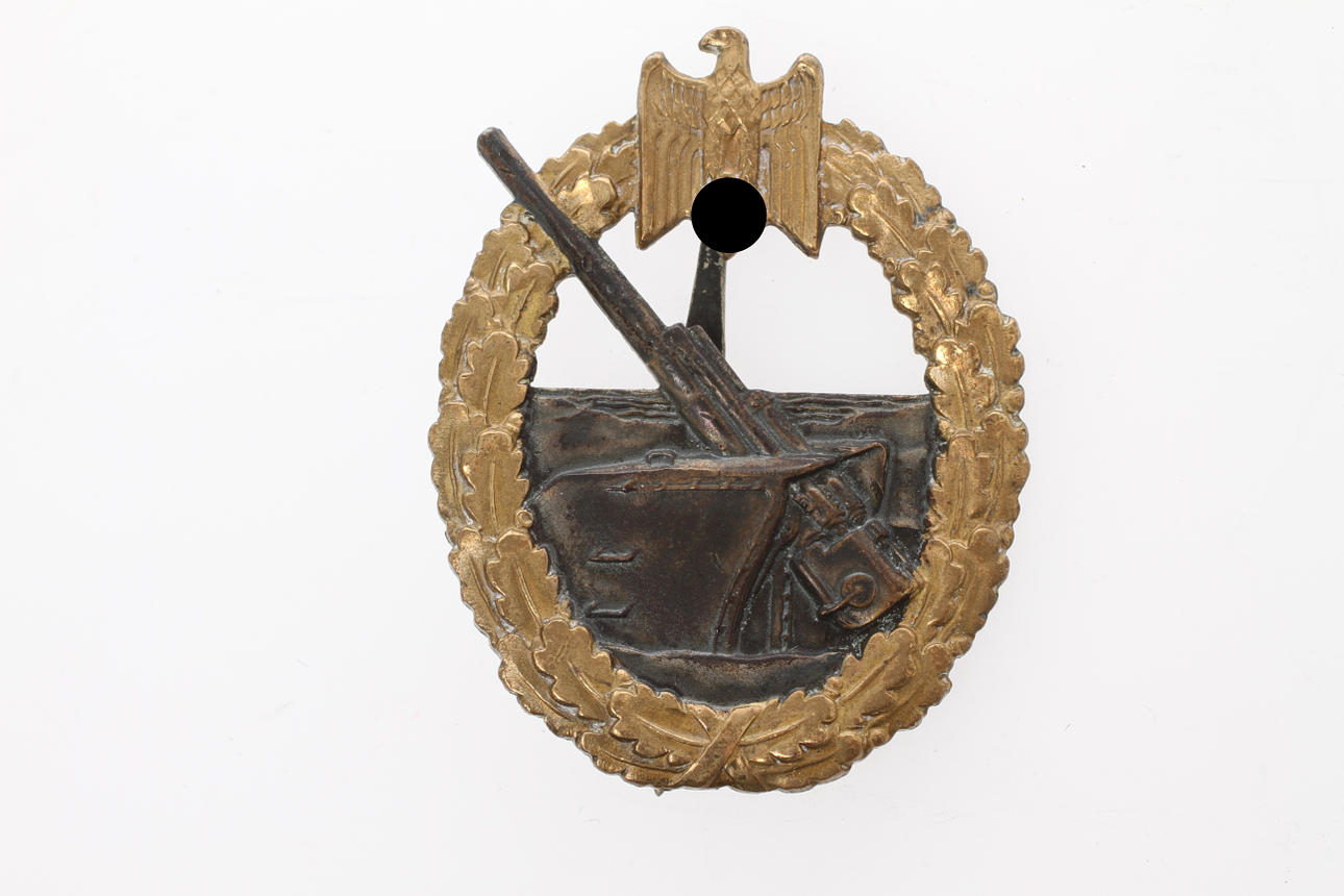 KRIEGSMARINE utmärkelse för kustartilleriet. Tillverkad av Juncker.