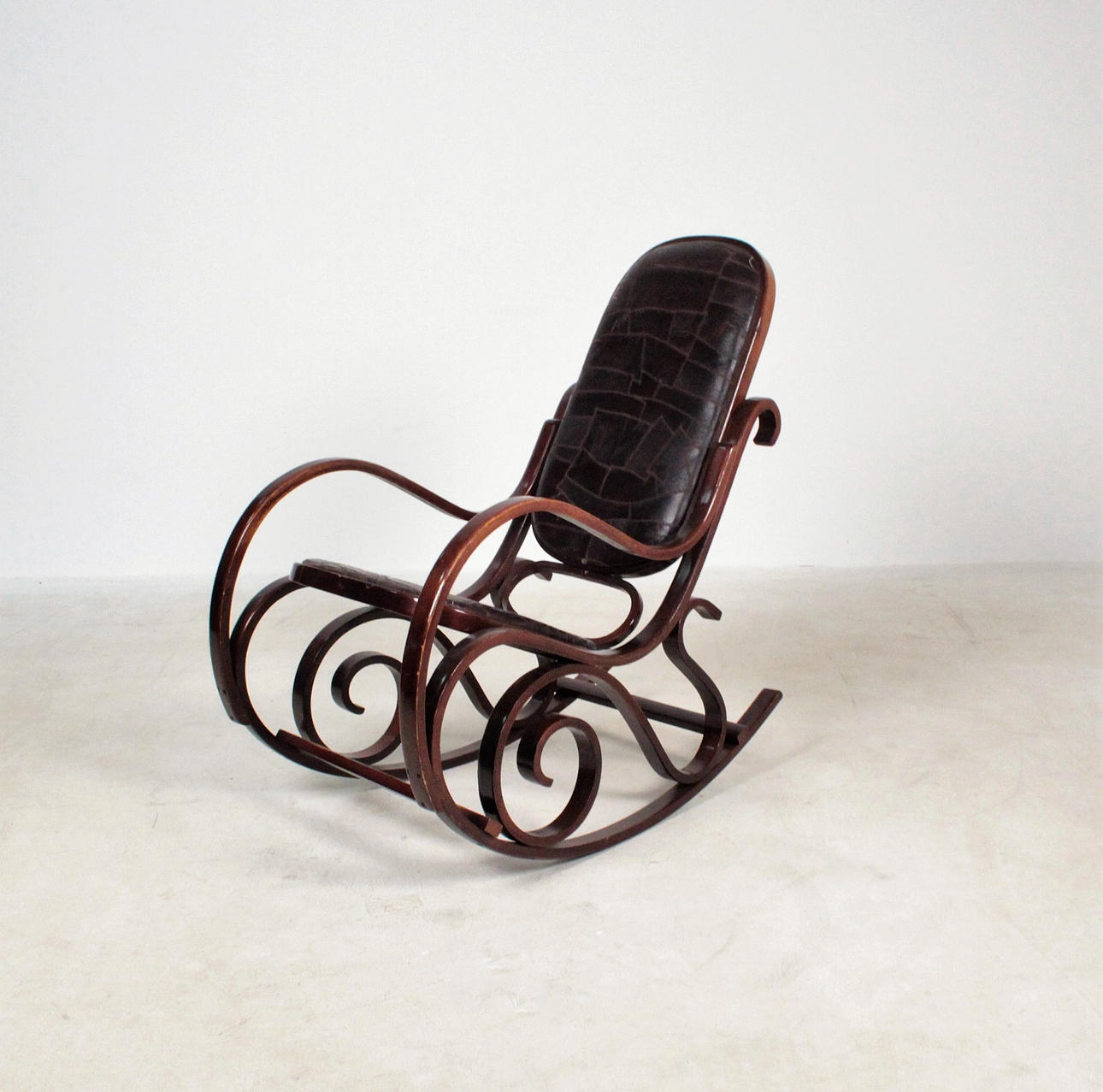 LUIGI CRASSEVIG. EN EL ESTILO DE. mecedora.