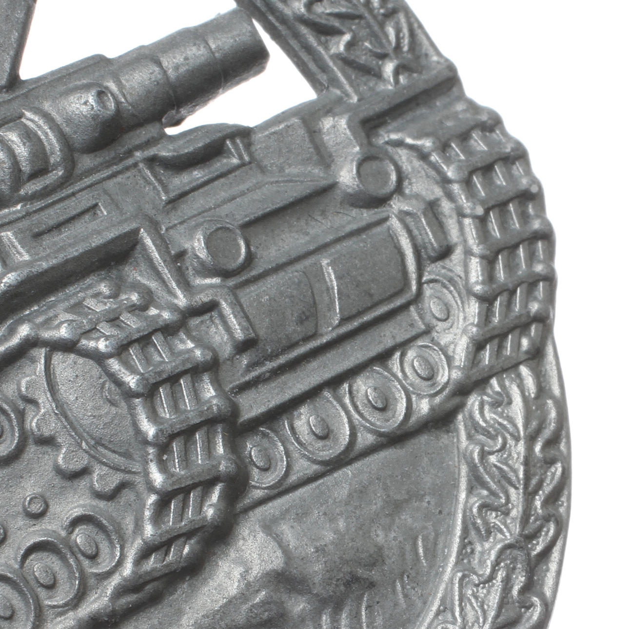 PANSARSTRIDSMÄRKET i silver, (Panzerkampfabzeichen), tillverkarmärkt med ett W, (Hermann Werstein).