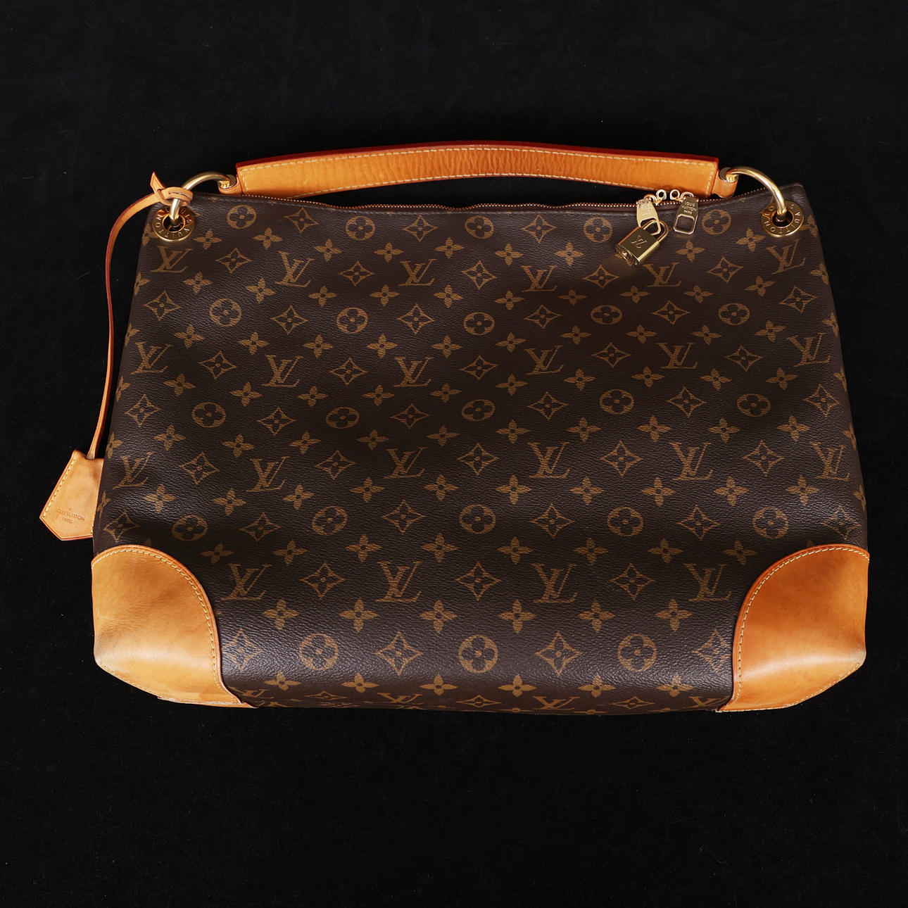 SHOULDER BAG, monogram canvas, Louis Vuitton Berri MM.
