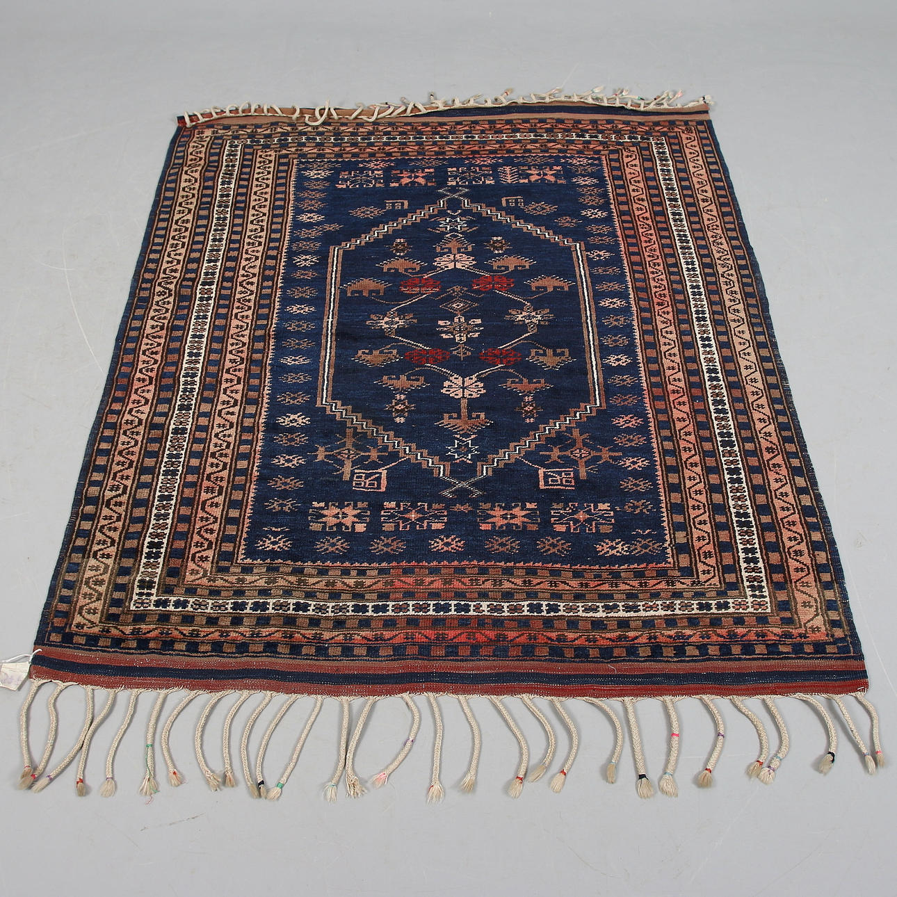 MATTA, kelim, old bergama. 147 x 116 cm.