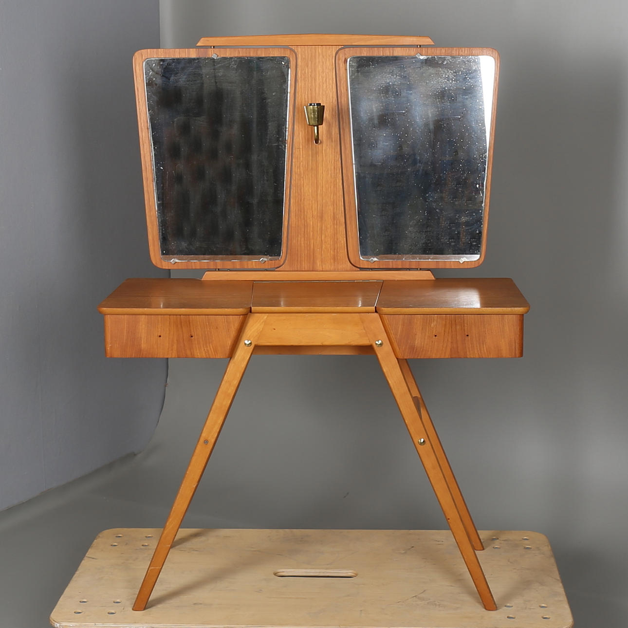 TOALETTBORD i teak, 1950/60-tal.