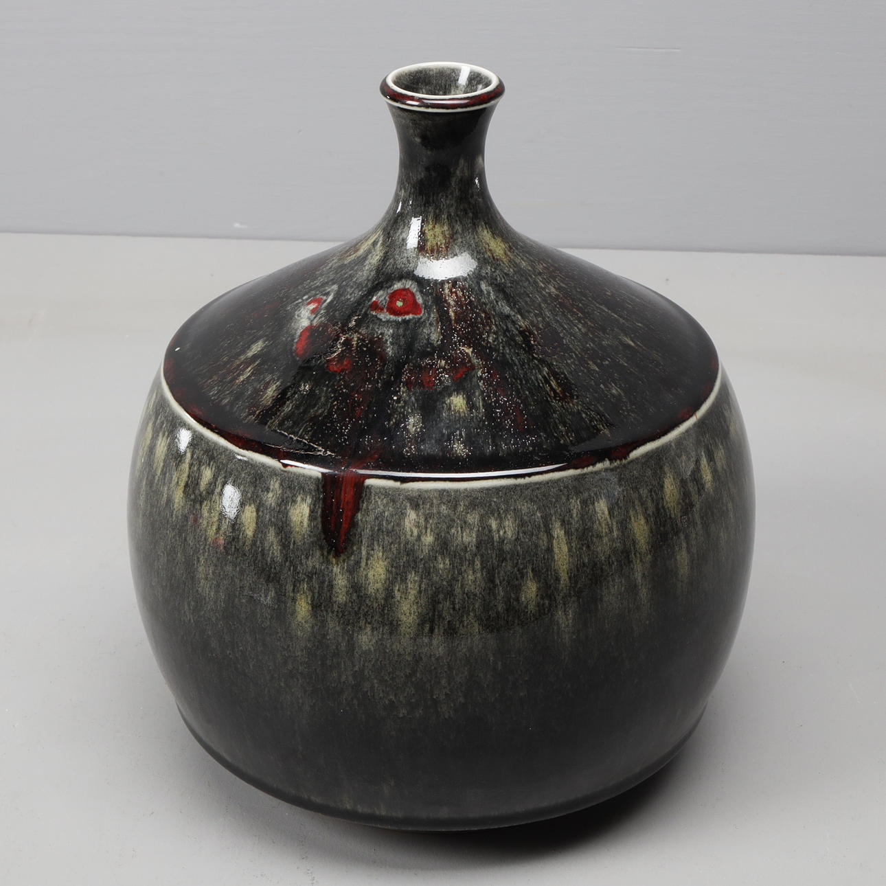 ◇ SVEN HOFVERBERG flower vase Sweden ◇ SVEN HOFVERBERG. Vase