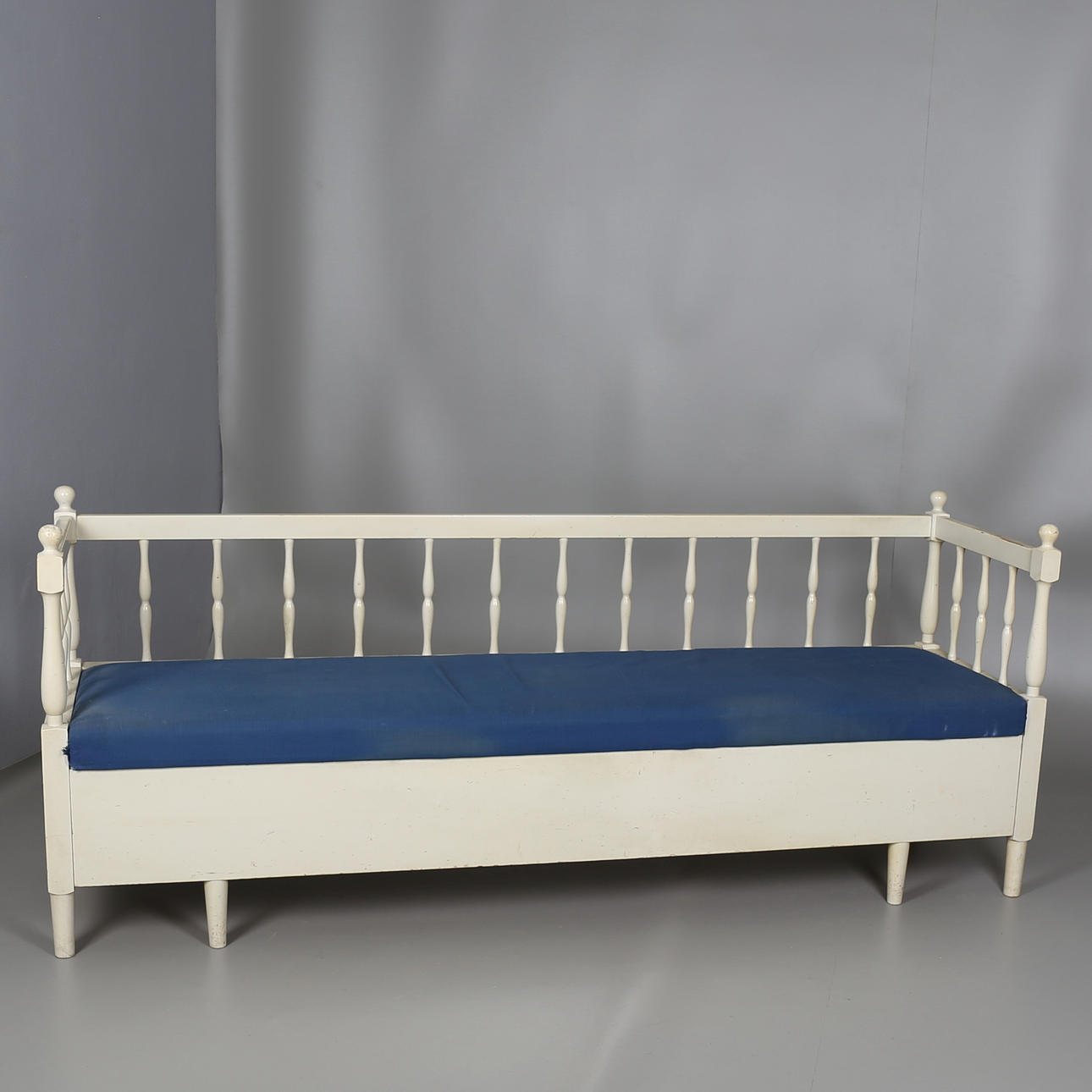 KÖKSSOFFA i bemålat trä, 1900-tal.