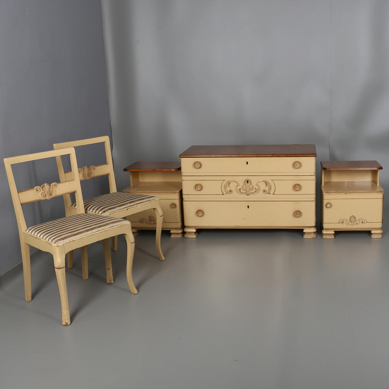 SOVRUMSMÖBLEMANG, 5 delar, 1900-talets första hälft.