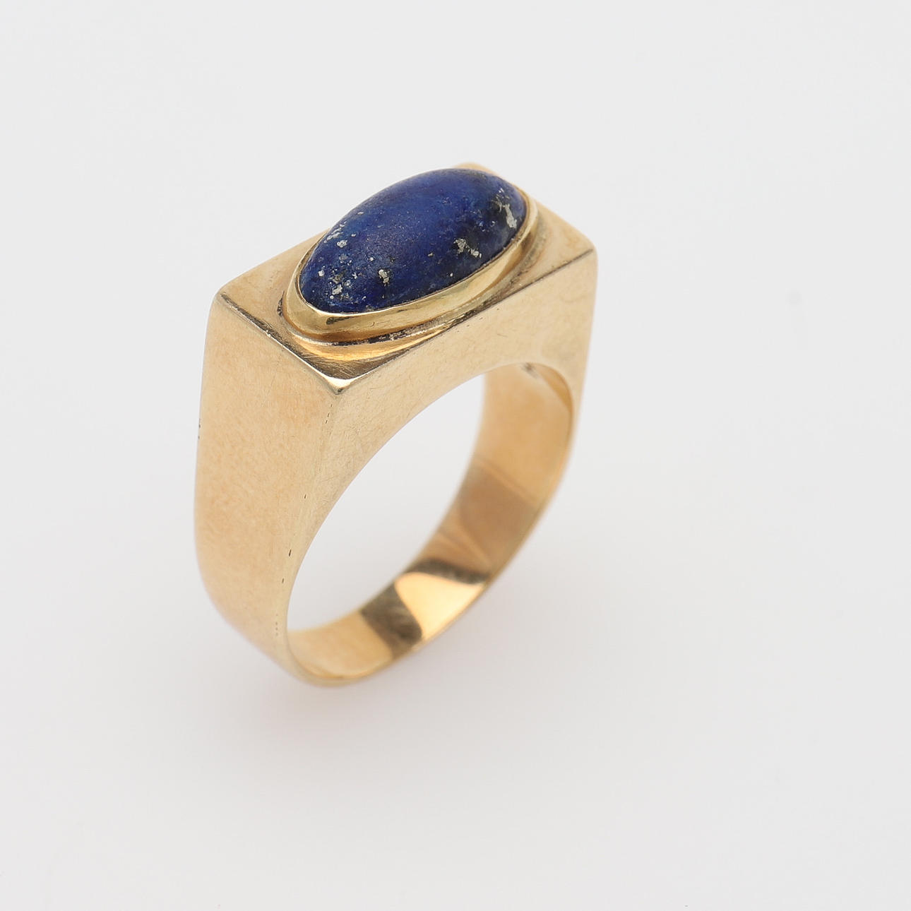 JORGEN SANDBERG, RING WITH LAPIS LAZULI.