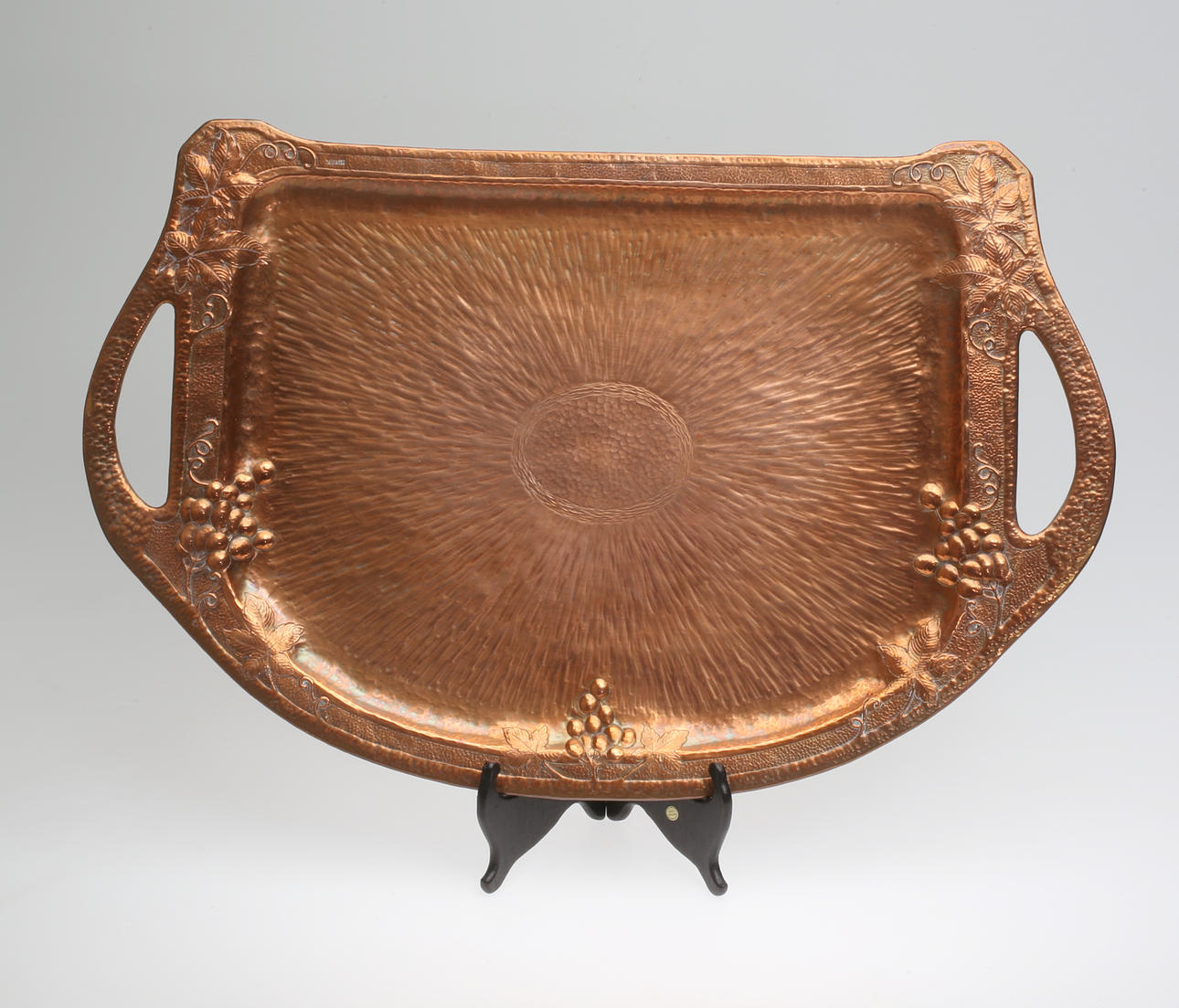 BERNHARD M LINDER. Bricka, koppar, Jugend, tidigt 1900-tal.