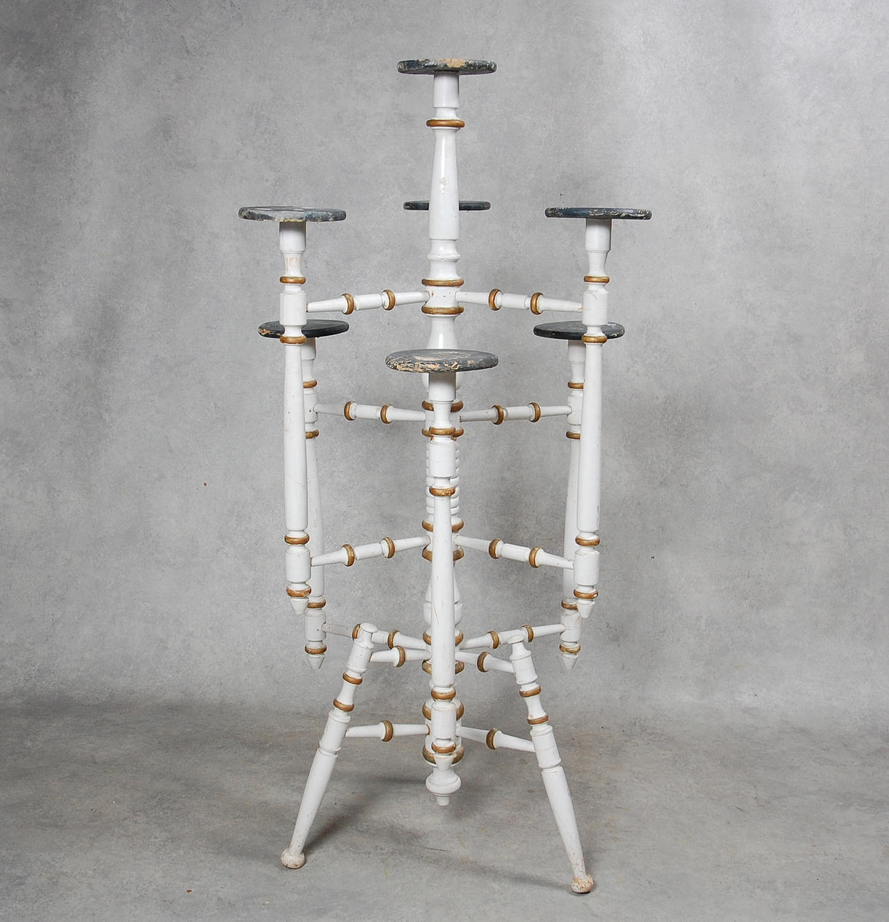 BLOMSTERPIEDESTAL, 1800-tal.