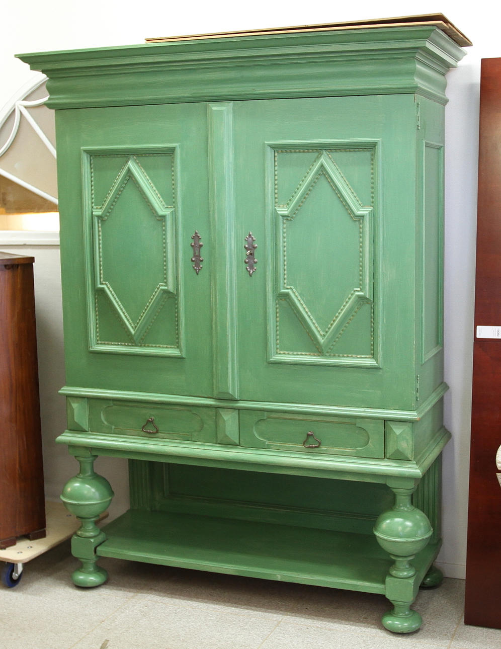 MATSALSSKÅP, barockstil, C E Jonsson Stockholm Möbelfabrik, 1900-tal.