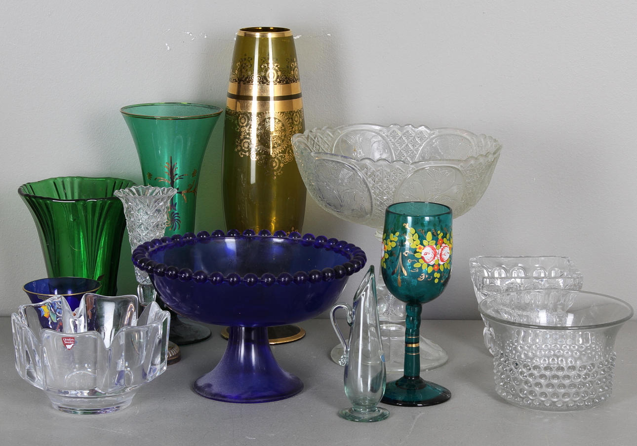 GLASFÖREMÅL, 11 delar, 1900-tal.