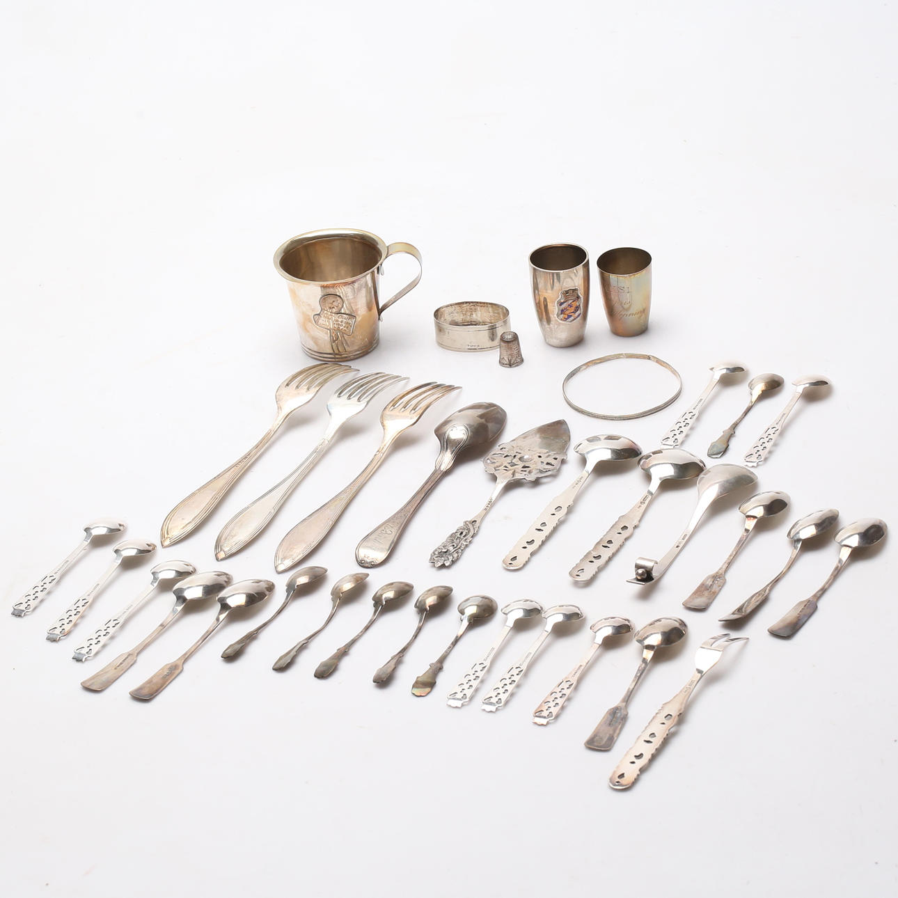 SØLVGENSTANDE, vægt ca. 684,3 gram.