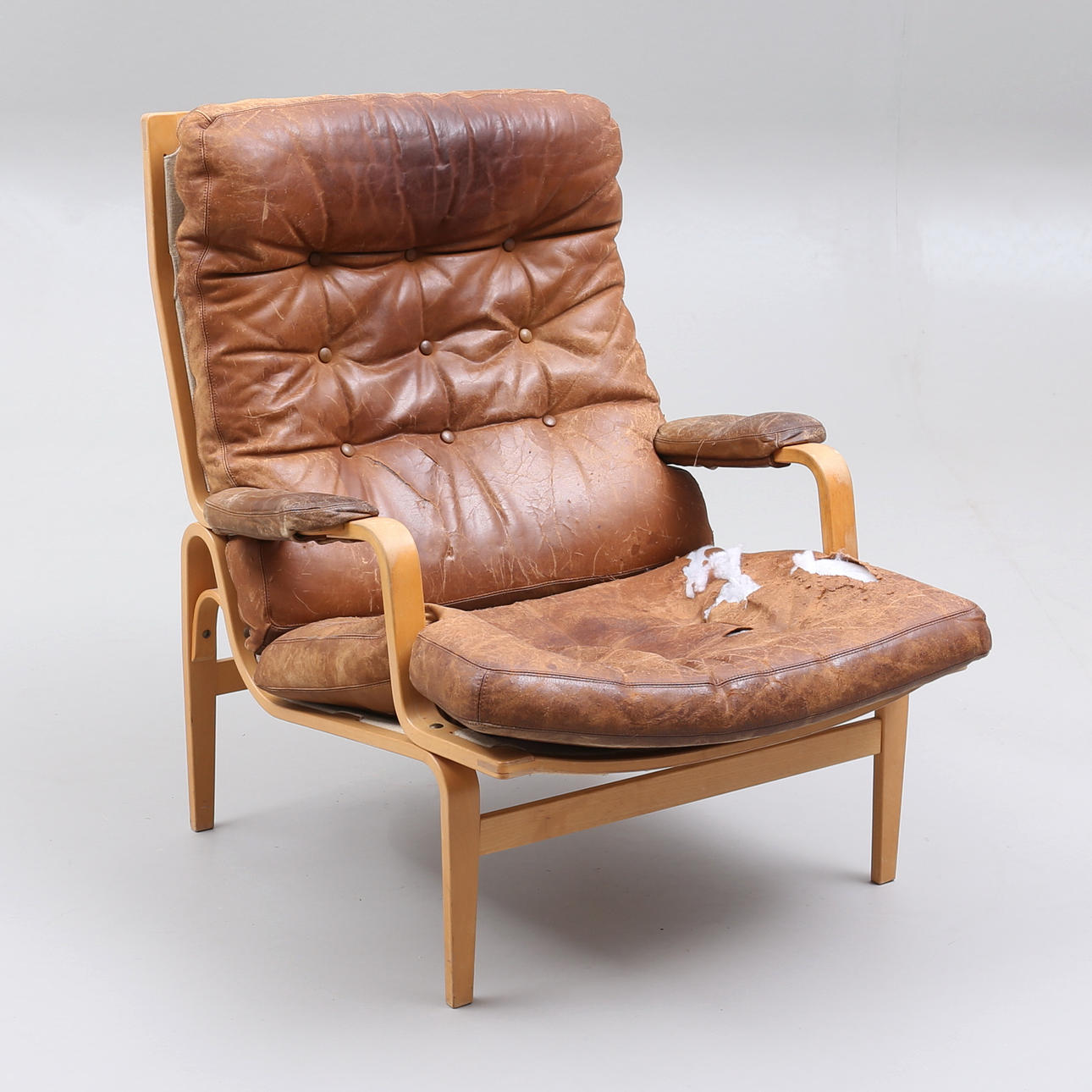 BRUNO MATHSSON. Fåtölj, "Ingrid Hög", läder, DUX.