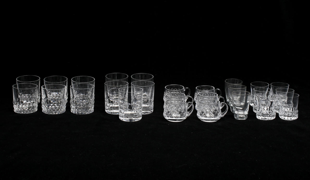 GLASSERVIS, 26 delar, Orrefors samt Kosta, 1900-tal.