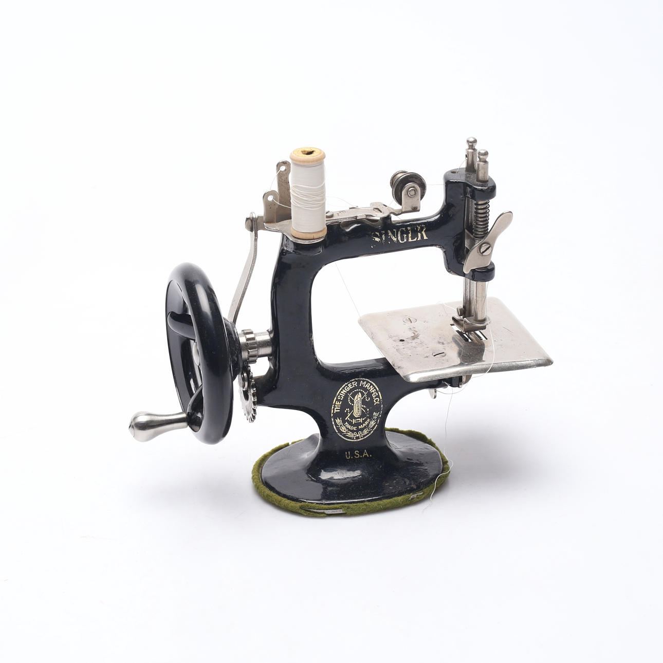 TOY SEWING MACHINE, Singer, USA.