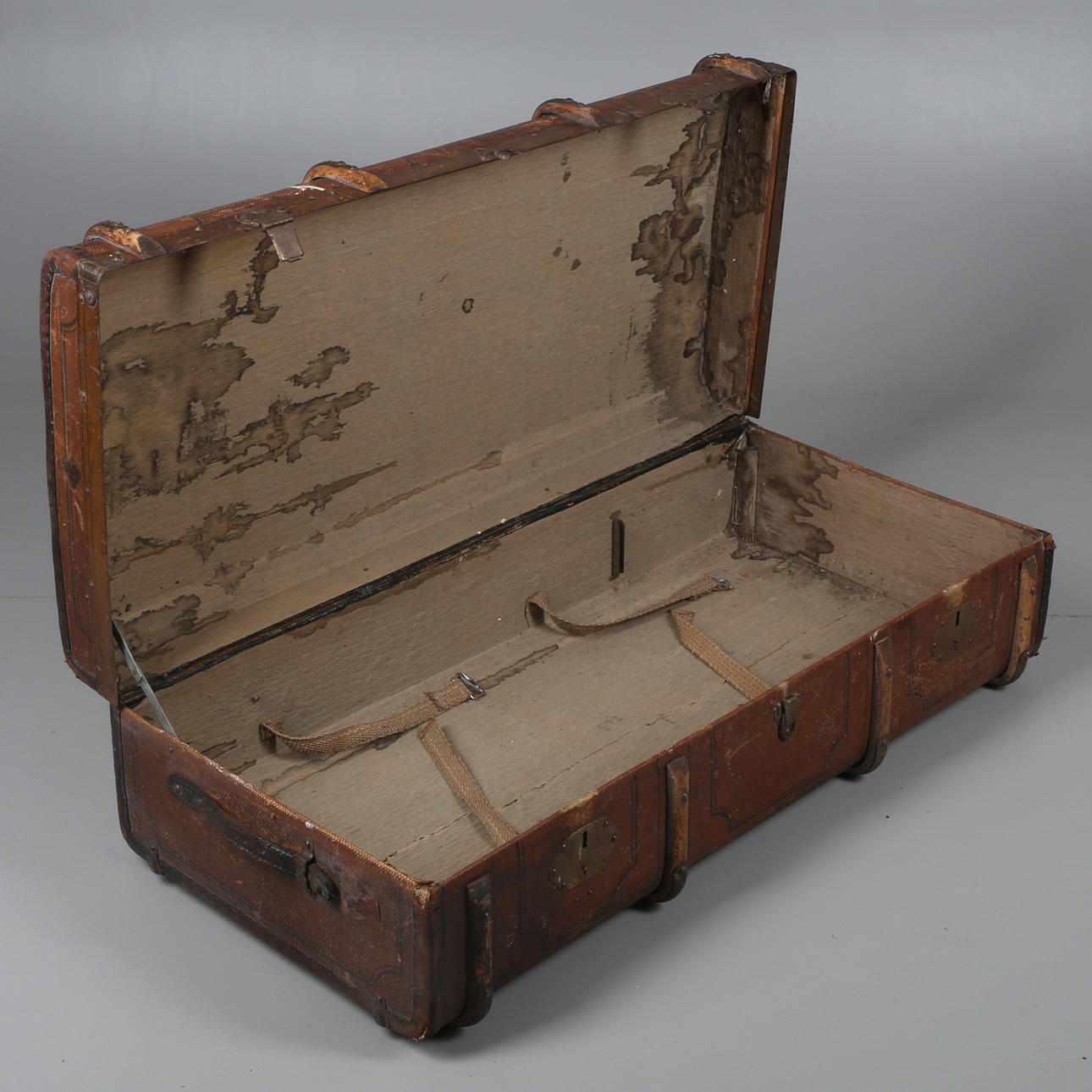 KOFFERT, stor, 1800-talets sista fjärdedel.