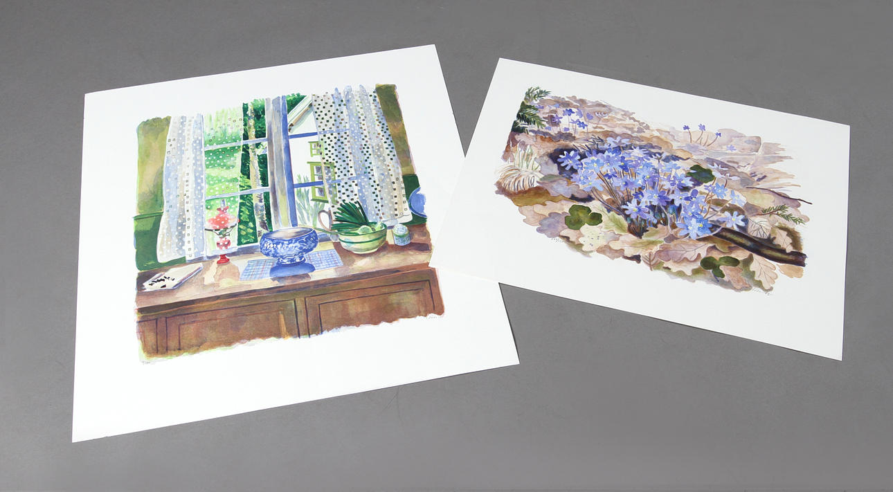 EVY LÅÅS. Färglitografier. 2st, stilleben samt blommor, signerade och numrerade.