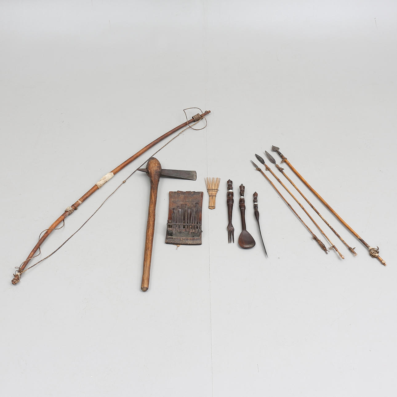 PARTI FÖREMÅL (11), afrikanska, 1900-tal.