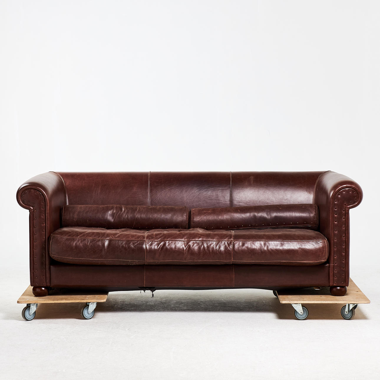 SOFFA, Baxter, brunt skinn, 1900-talets andra hälft.