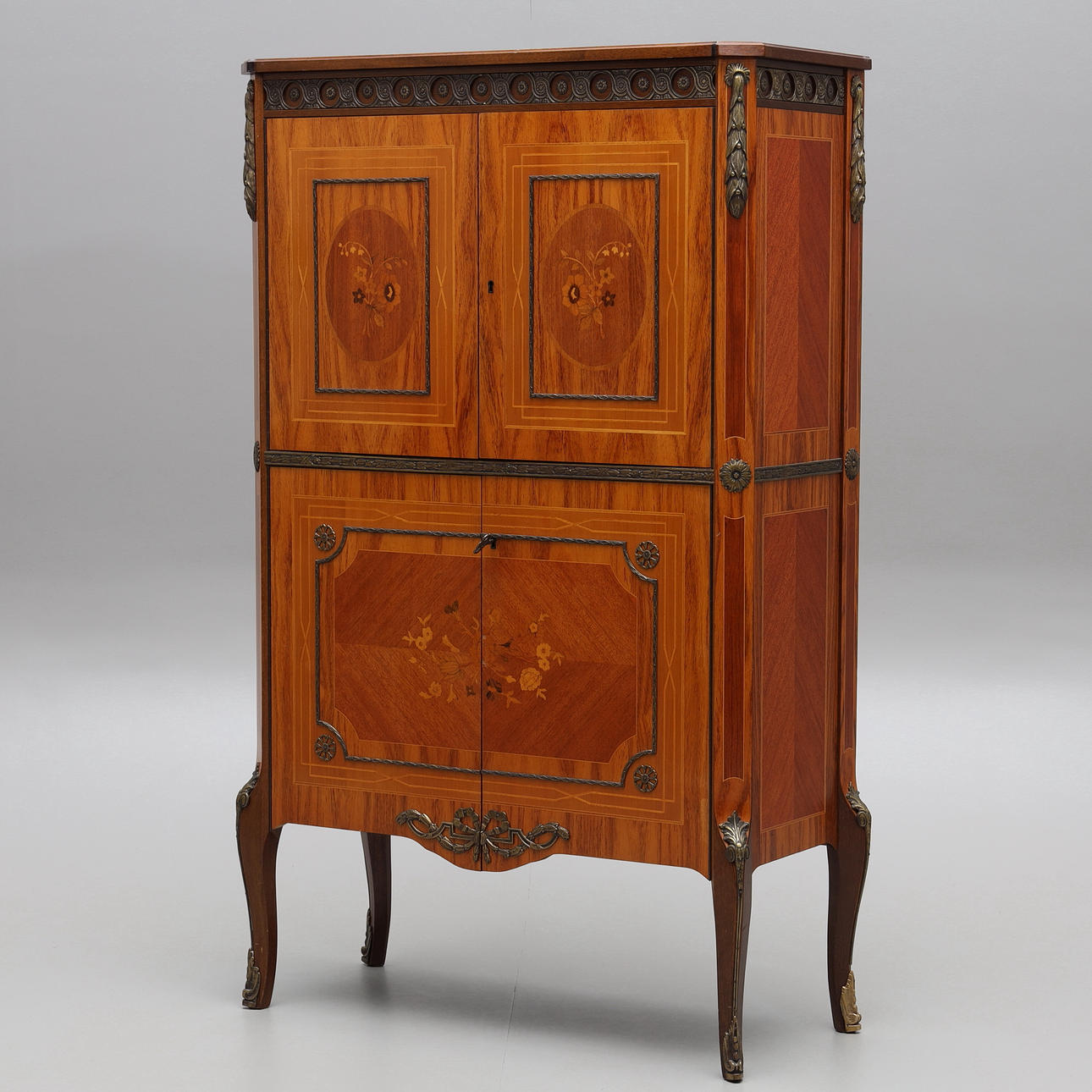 BARSKÅP, gustaviansk stil, 1900-talets andra hälft.