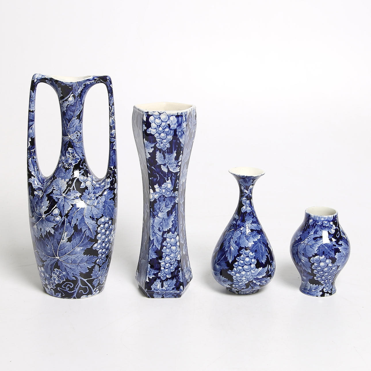 VASER, 4 st, flintgods, "Druva", Rörstrand, sekelskiftet 18/1900.