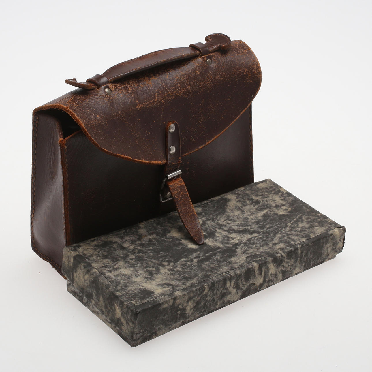 LÄKARUTRUSTNING, 1900-talets första hälft.