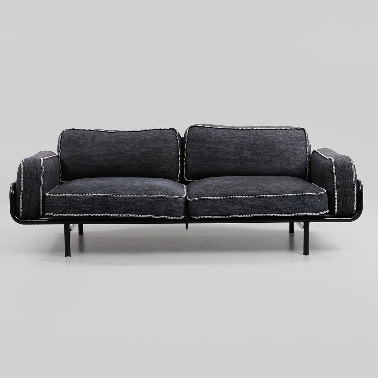 NIKE KARLSSON. Sohva, IKEA PS, 2000-luku.