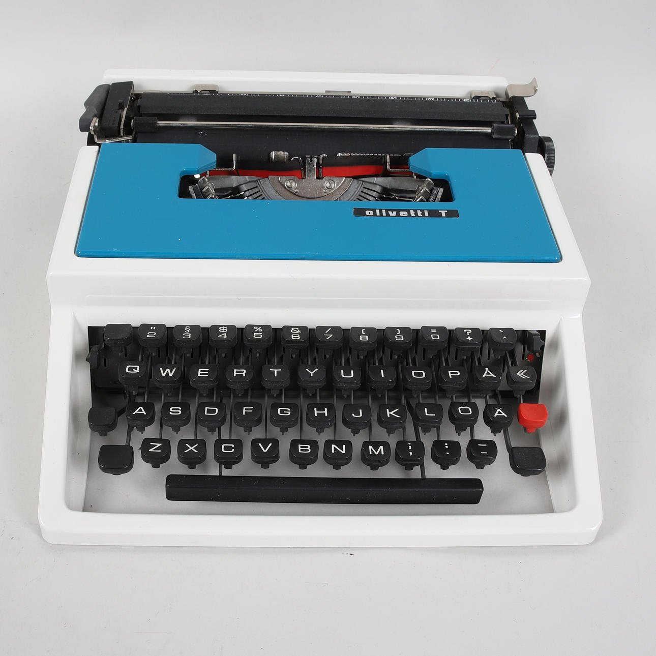 TYPEWRITER, Olivetti T.