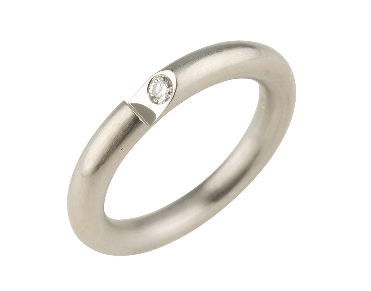 RING mit Brillant 0,045 ct Tw vs, Platin ca. 8,9 g.