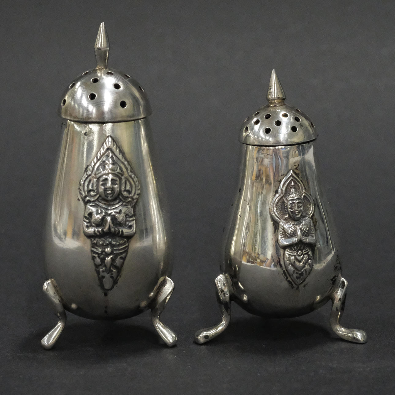 PARQUES DE SAL Y PIMIENTA, PLATA, SIAM, TAILANDIA.