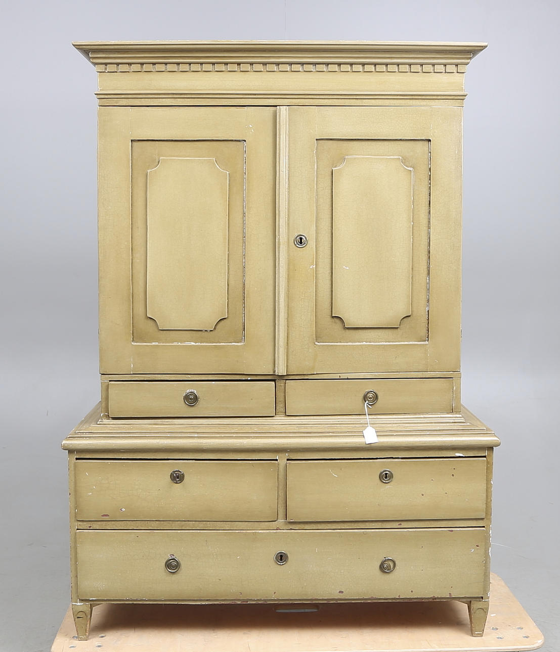 SKÅP, sengustavianskt, omkring 1800.