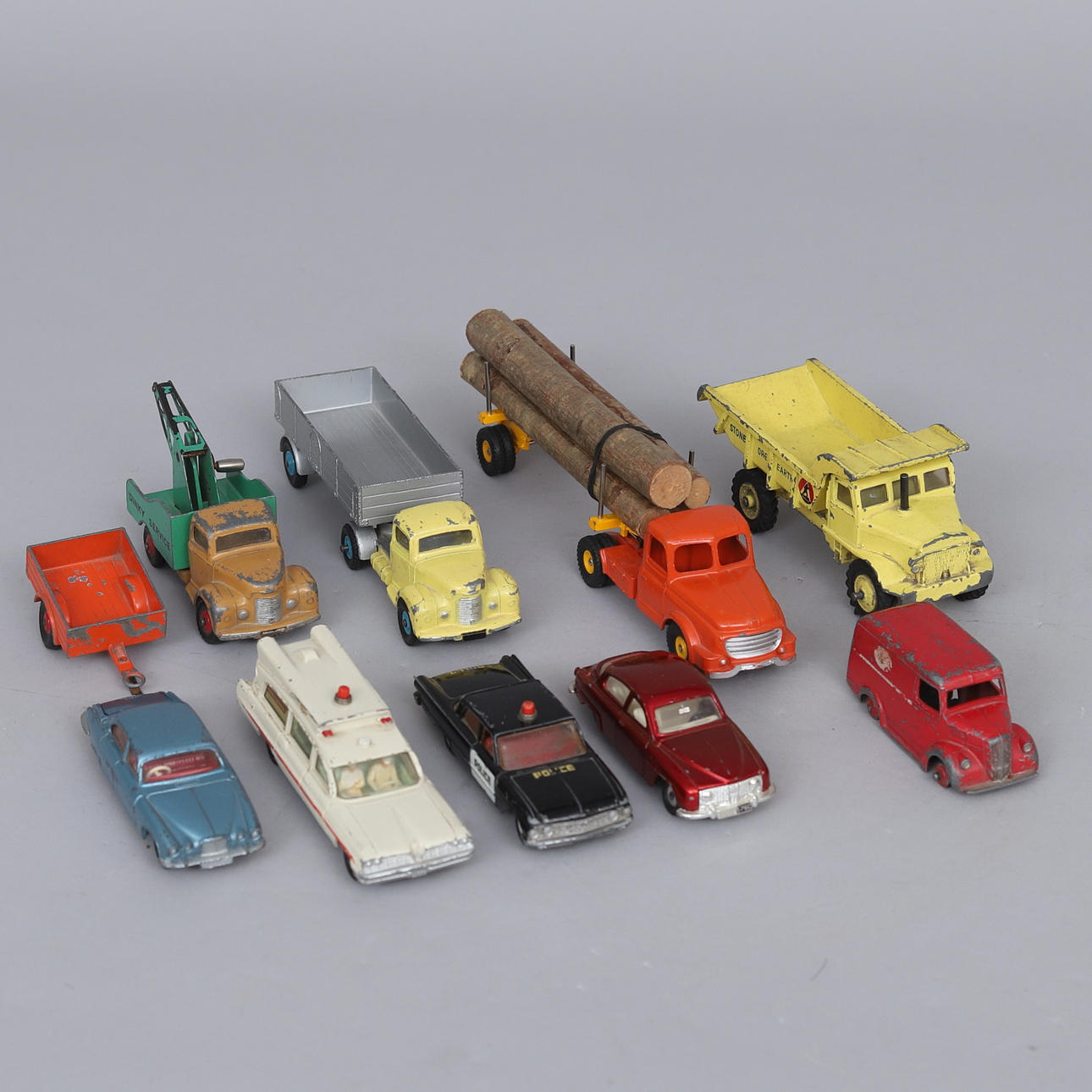 MODELLAUTOS, 10 Stück, Dinky Toys.