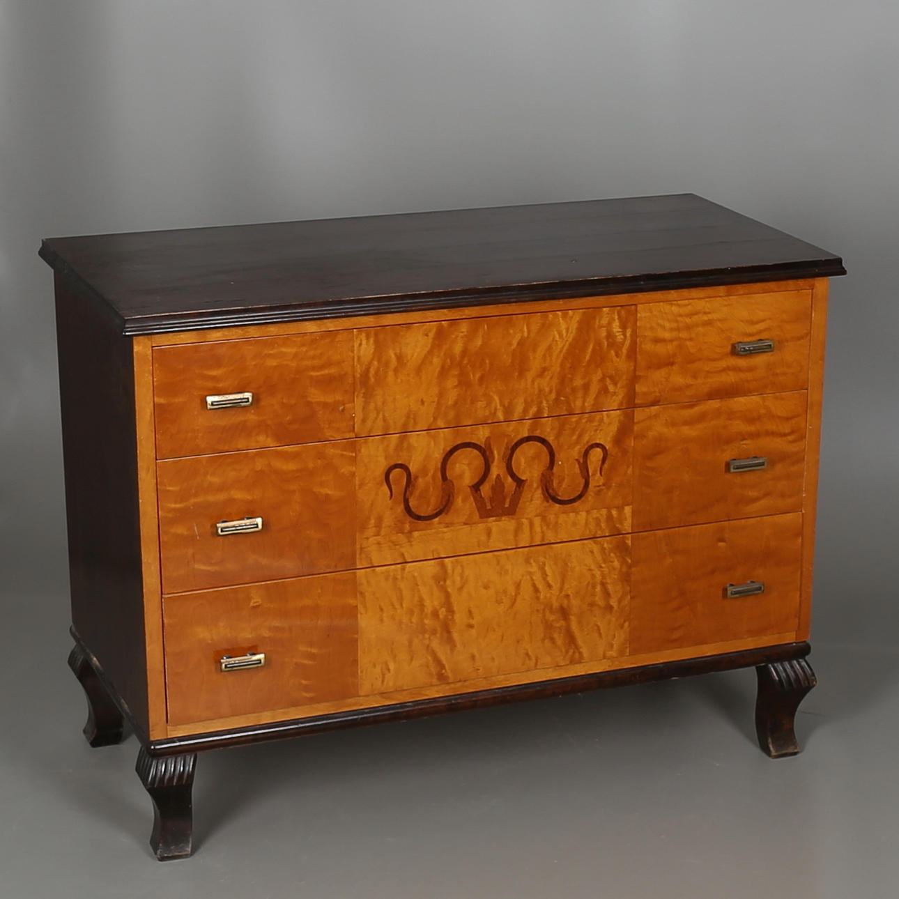 BYRÅ i lövträ, intarsia, 1900-talets första hälft.