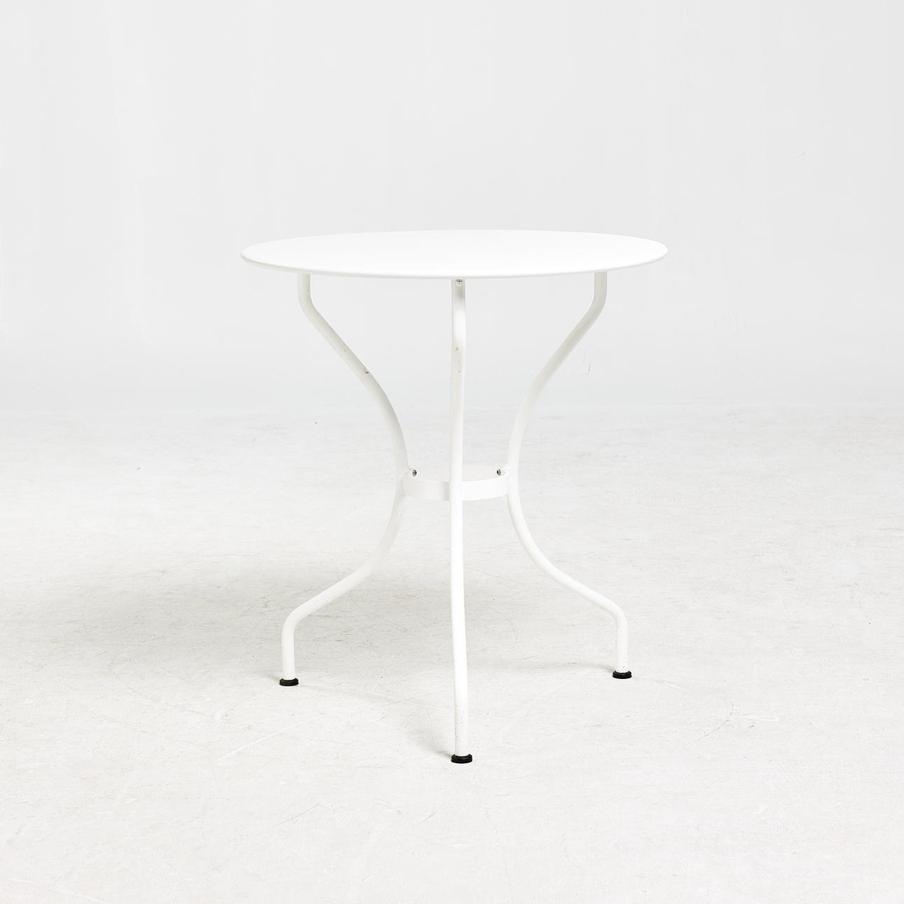 STUDIO FERMOB. SØJLEBORD, cafebord, "Opéra", til Fermob, hvidlakeret.
