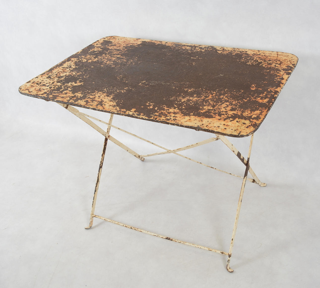 TRÄDGÅRDSBORD, järn, sekelskiftet 1900.