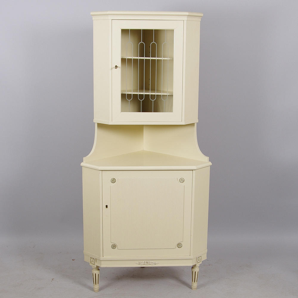 HÖRNSKÅP MED VITRINÖVERDEL, målat trä, gustaviansk stil.