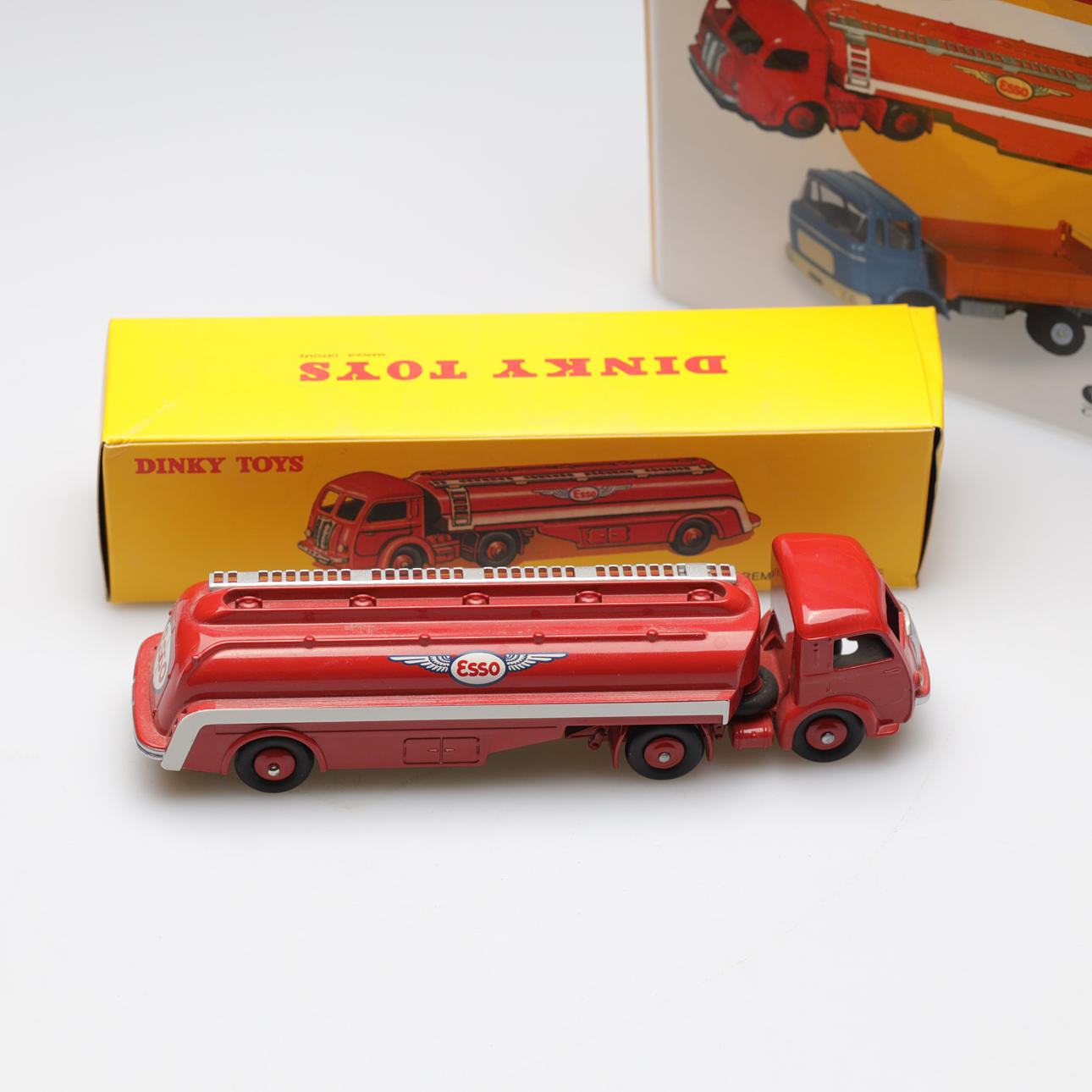TOY CAR, Dinky Toys model Citerne Titan 32C, Atlas Edition. Toys 