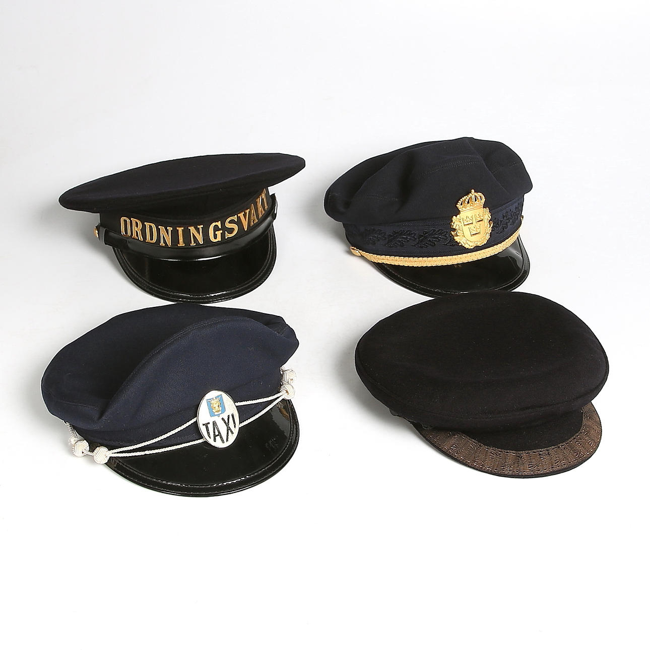 UNIFORMSMÖSSOR, 4 st, bl.a. Polis. 1900-tal.