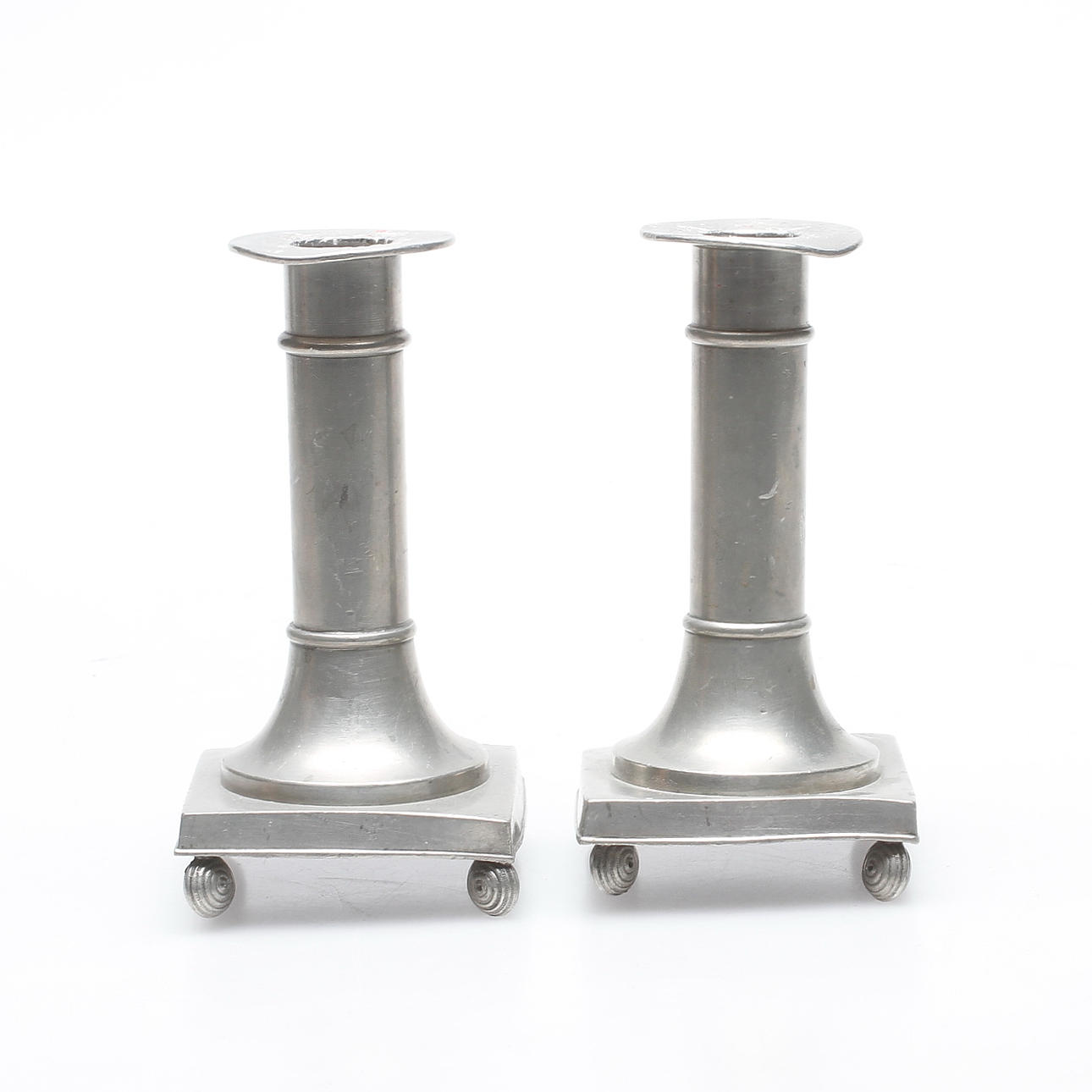 LJUSSTAKAR, ett par, tenn, sengustaviansk stil, Schröder och Olsson, 1900-tal.