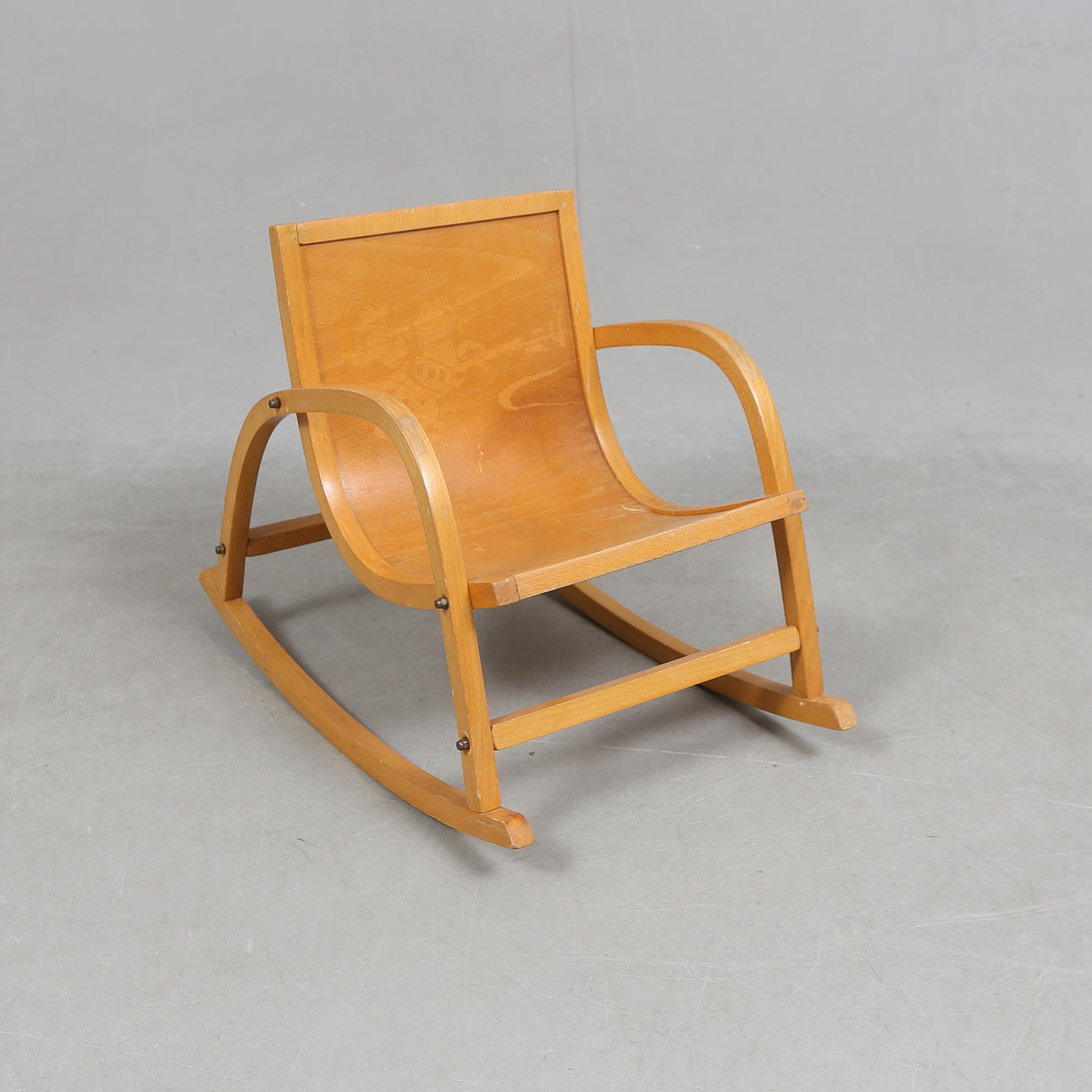 MECEDORA, modelo infantil, madera curvada, Holanda, Fobek.