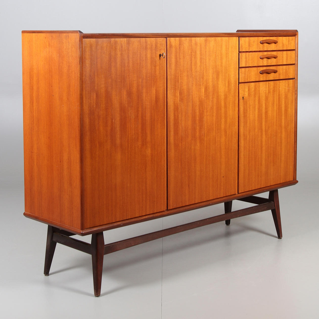 SKÆNK, teaktræ, 1960'erne.