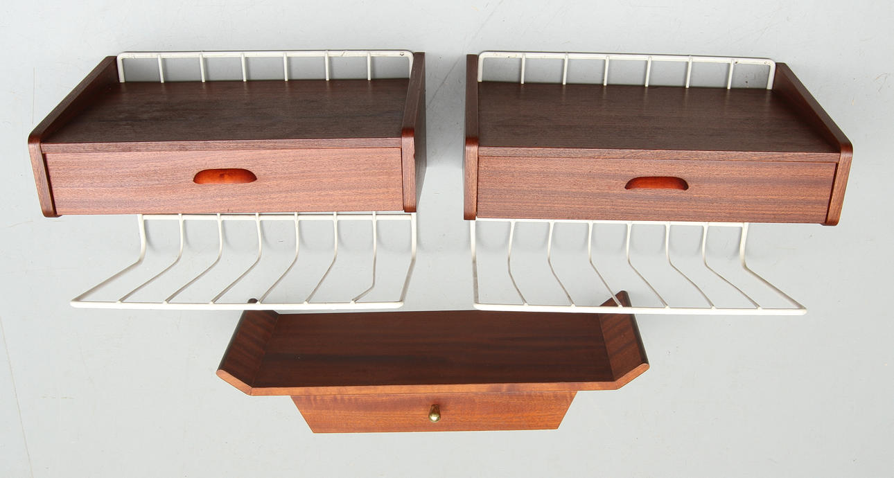 SÄNGBORD 1 par samt HYLLA, 1950/60-tal.