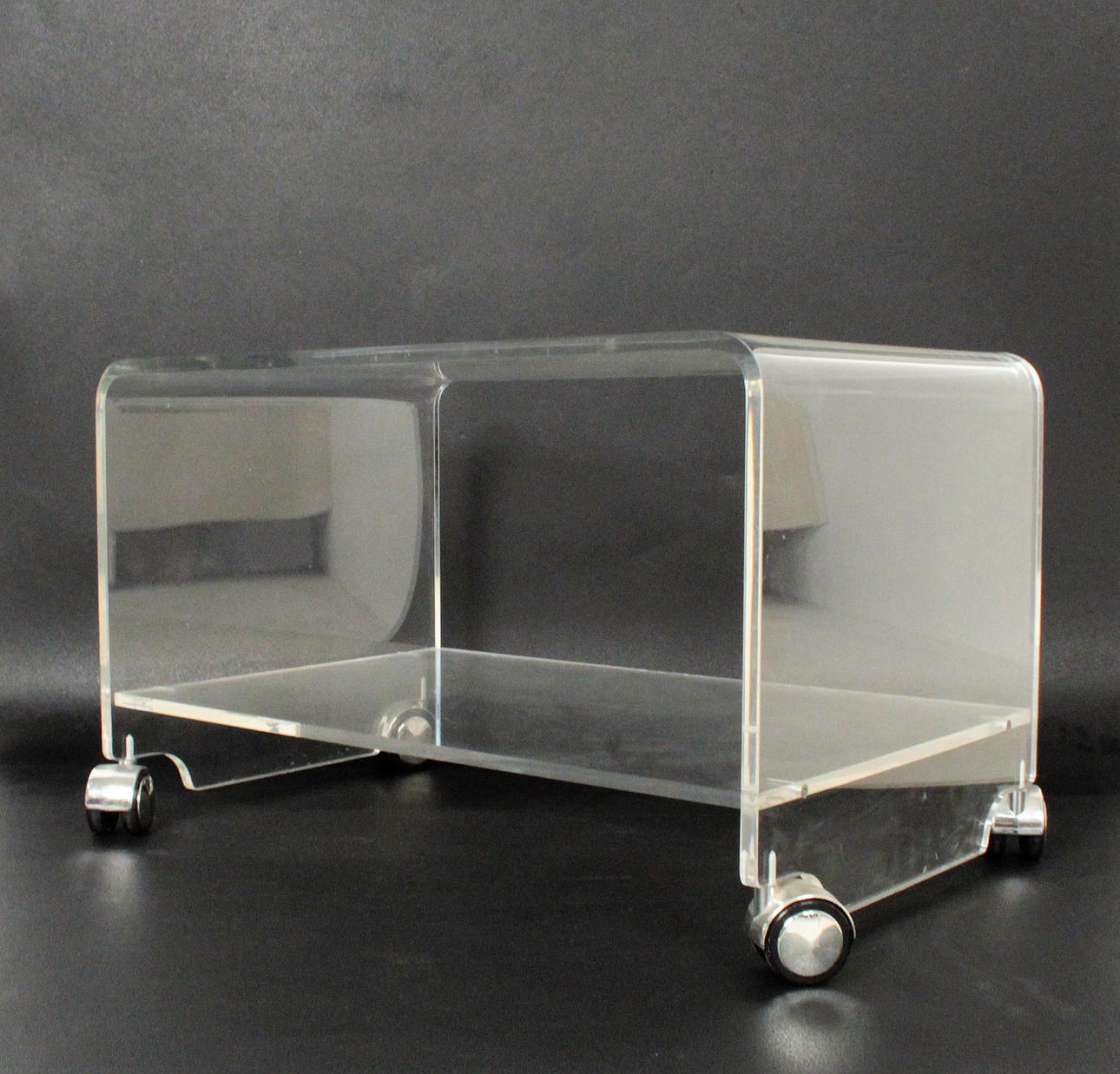 Beistelltisch / Phonowagen aus Acryl.