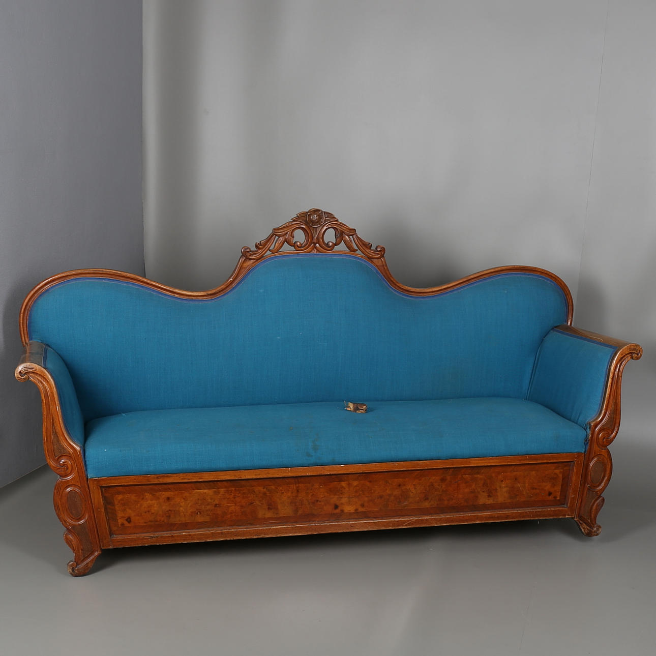 SOFFA i lövträ, nyrokoko, 1800-talets slut.